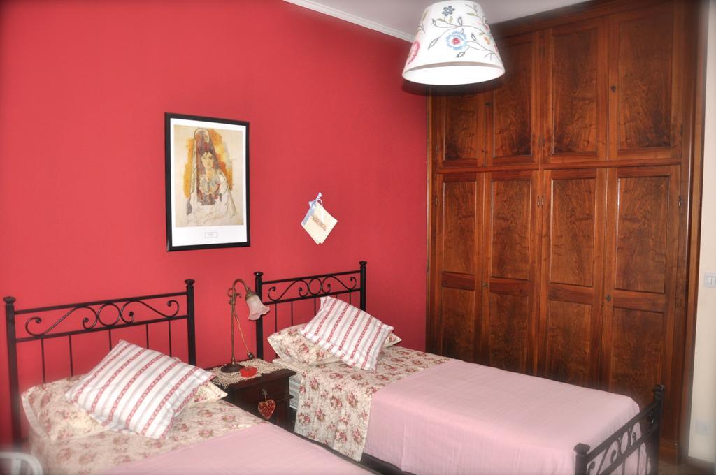 Apartment Montebello Πάρμα Δωμάτιο φωτογραφία